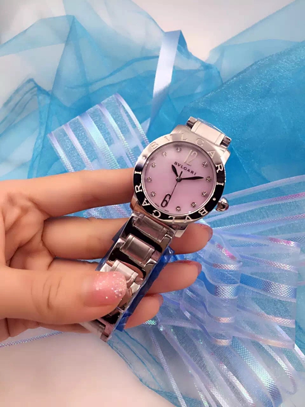 ブルガリ時計正面デザイン